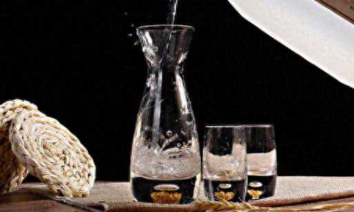 高度酒和低度酒，哪种更好？看完行家回答才知道，差别这么大