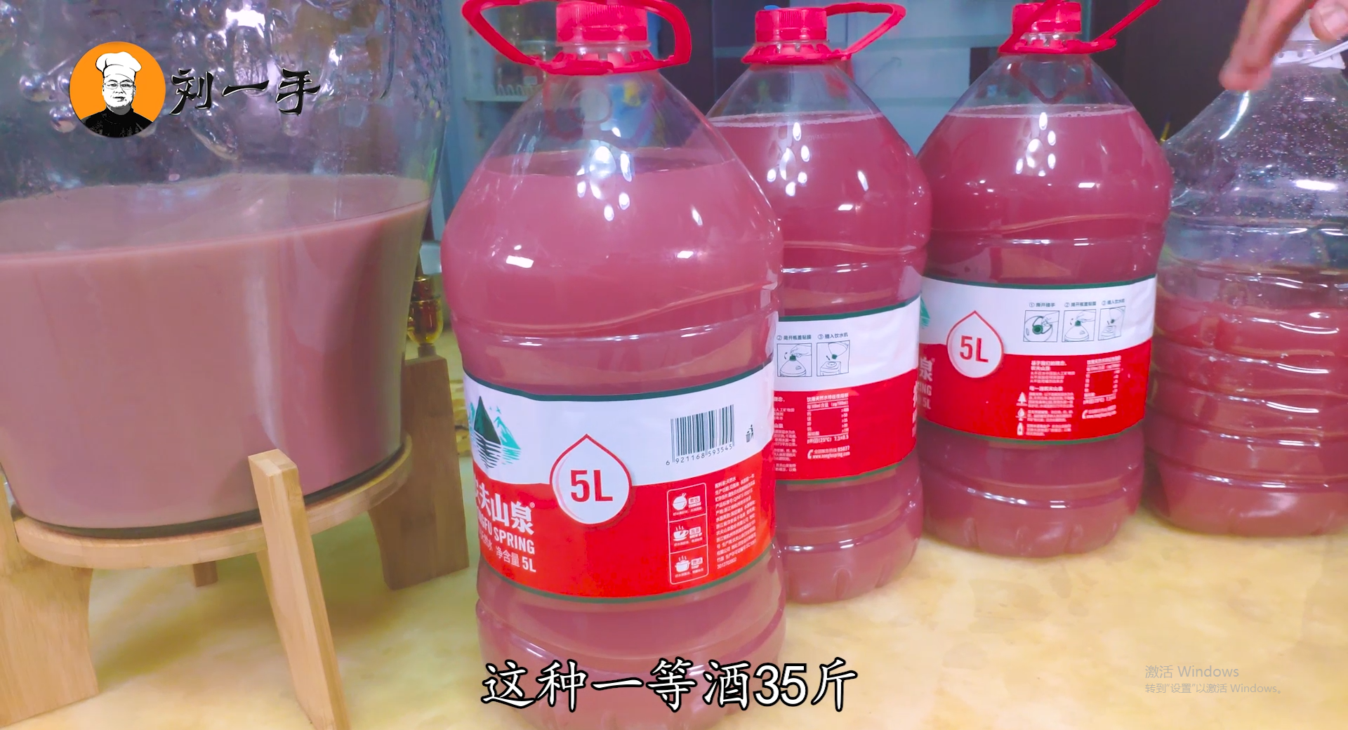 老刘买70斤葡萄，教你自酿葡萄酒，步骤详细清楚，好喝又健康