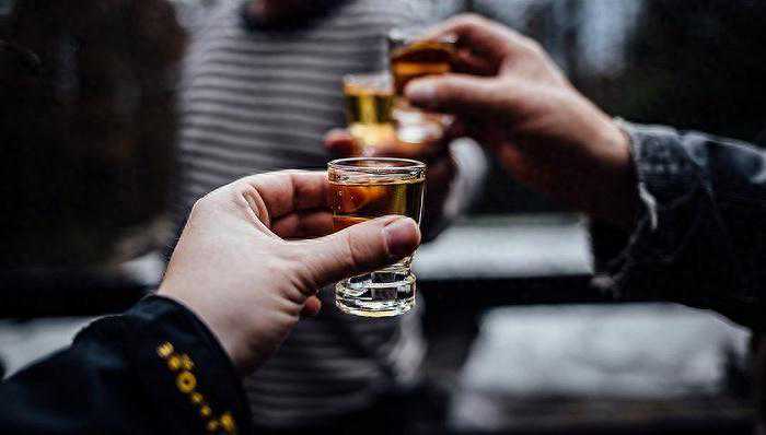 好久没见亲戚们了，今天，他与大舅会酒
